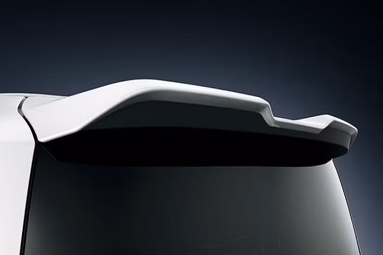 Theo Modellista, cánh gió trong bộ phụ kiện Toyota Land Cruiser 2022 này có giá 51.700 Yên (khoảng 10,8 triệu đồng), trong khi gói Aero Parts Set A gồm cản trước / cản sau cùng các vòm bánh xe có giá lên tới 401.500 Yên (khoảng 84,4 triệu đồng).