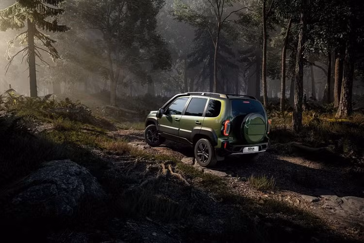 Khác nhau về trang bị nhưng tất cả các biến thể của Lada Niva Travel 2021 đều dùng động cơ xăng 4 xy-lanh 1.7L, cho ra công suất tối đa 80 mã lực và momen xoắn cực đại 127 Nm.