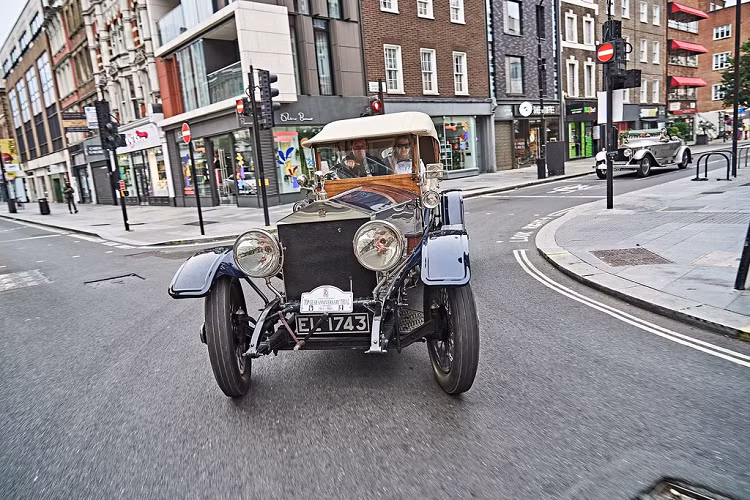 Ông Andrew Ball cho biết, “Silver Ghost 1701 có một vị trí độc đáo và đặc biệt trong lịch sử thương hiệu. Thật khó để tưởng tượng rằng nhiều loại máy móc vẫn có thể hoạt động chính xác như cách đây 110 năm; chiếc xe đặc biệt này là một sự tri ân đối với những người tiền nhiệm của chúng tôi, những người đã thiết kế, chế tạo và lắp ráp nó. Chúng tôi tự hào vì đã tiếp nối những thành tựu của họ và gìn giữ những giá trị di sản của thương hiệu trong những chiếc xe động cơ Rolls-Royce ngày nay - những tác phẩm vẫn giữ vị thế là những chiếc xe tốt nhất trên thế giới."