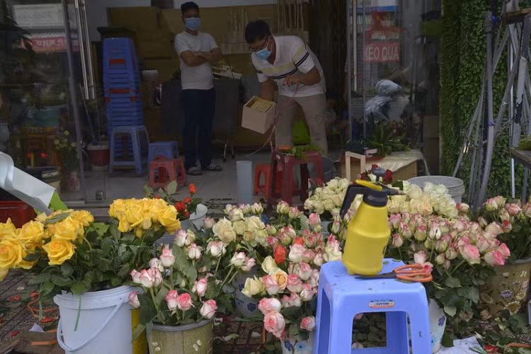 Ngay le tinh nhan: Hiem cua hang hoa mo cua, thua nguoi mua-Hinh-3