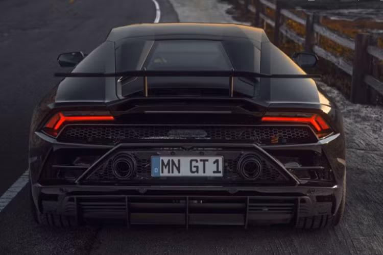 Sức mạnh trên Huracan Evo RWD độ Novitec vẫn được giữ nguyên với động cơ V10 5.2 lít hút khí tự nhiên, sản sinh công suất 610 mã lực tại 8.000 vòng/phút và mô-men xoắn 560 Nm tại 6.500 vòng/phút.