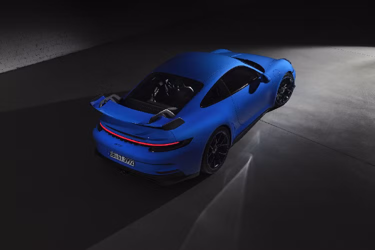 Porsche 911 GT3 được trang bị khối động cơ boxer 6 xy-lanh hút khí tự nhiên, dung tích 4.0L với nhiều công nghệ được kế thừa từ mẫu xe dành riêng cho trường đua 911 GT3 R. Xe có công suất tối đa 510 mã lực, mạnh hơn 10 mã lực so với phiên bản 911 GT3 thế hệ 991 trước đây.
