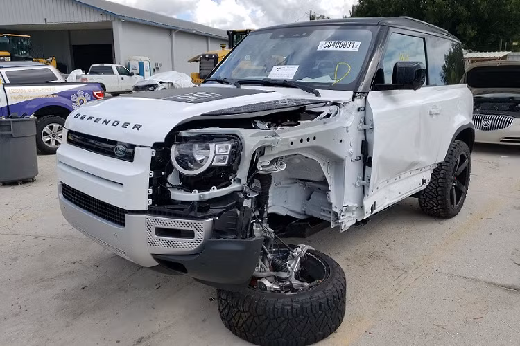 Để dễ hình dung, chiếc xe SUV hạng sang Land Rover Defender 2022 mới tại thị trường Mỹ có giá bán khởi điểm từ 47.700 USD (khoảng 1,1 tỷ đồng).