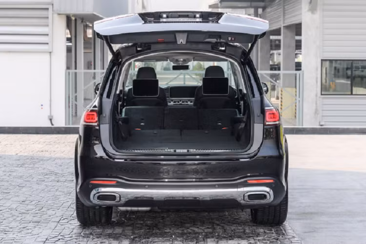 Được biết, hiện tại Mercedes-Benz GLS 350d 4MATIC AMG Premium lắp ráp tại Thái chỉ phục vụ cho thị trường nội địa Thái và không có kế hoạch xuất khẩu ra các nước trong khu vực ASEAN, bao gồm Việt Nam. Tại Việt Nam, Mercedes-Benz Việt Nam hiện tại không có kế hoạch lắp rắp dòng SUV cỡ lớn này, mà chỉ lắp ráp duy nhất dòng SUV là GLC.