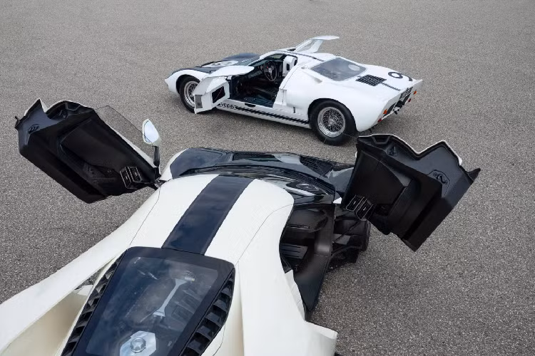 Trong những năm qua, các mẫu Ford GT Heritage Edition từng được trình làng và sản xuất bao gồm Ford GT '66 Heritage Edition được sản xuất 27 chiếc (2017), Ford GT '67 Heritage Edition từng xuất xưởng 39 chiếc (2018), Ford GT '68 Gulf Livery Heritage Edition từng sản xuất 50 chiếc (2019), Ford GT '69 Gulf Livery Heritage Edition từng xuất xưởng 50 chiếc (2020) và Ford GT '66 Daytona Heritage Edition (2021) hiện vẫn đang được sản xuất. Dây chuyền sản xuất của mẫu Heritage Edition cuối cùng sẽ được bắt đầu từ tháng 1 năm 2022.