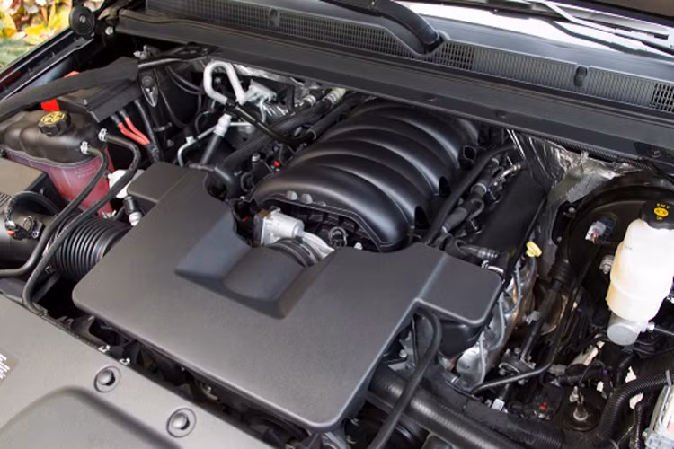 Với mức giá xe GMC Yukon Denali 2015 này, nếu so với dòng xe sang Cadillac Escalade cùng đời có giá từ 3,8 đến hơn 4 tỷ đồng thì dòng GMC Yukon Denali XL có giá bán dễ chịu hơn. Theo thông tin rao bán, xe đã lăn bánh được khoảng 25.000 miles (khoảng 40.000km).