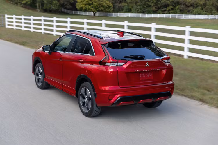 Mitsubishi không công bố cụ thể về động cơ của Eclipse Cross 2022. Gần như chắc chắn mẫu SUV này sẽ đi kèm động cơ tăng áp 4 xy-lanh 1.5L phiên bản nâng cấp của đời cũ. Động cơ tăng áp 1.5L trên đời cũ mạnh 152 mã lực.