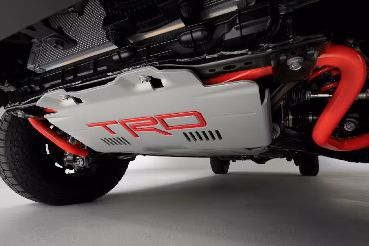 Trong khi các phiên bản thấp hơn, có giá bán rẻ hơn, có thể sẽ tiếp tục sử dụng treo lá nhíp để phù hợp với nhu cầu tải nặng đặc trưng của dòng bán tải.