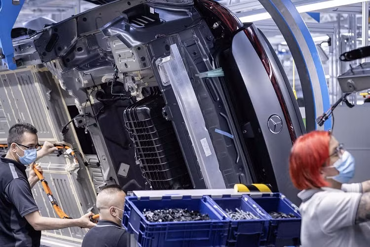 Mercedes-Benz se som ngung san xuat xe dong co dot trong