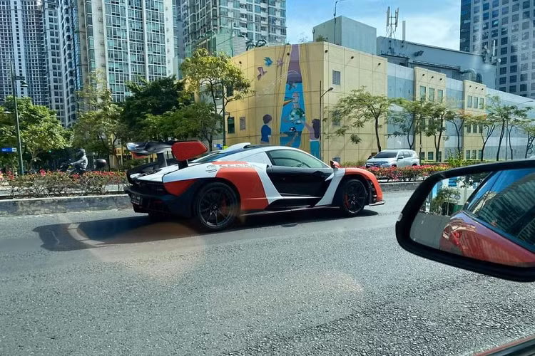 Bơm sức mạnh cho siêu phẩm McLaren Senna là khối động cơ xăng V8, tăng áp kép, dung tích 4.0 lít sản sinh công suất tối đa lên đến 789 mã lực và mô-men xoắn cực đại 800 Nm.