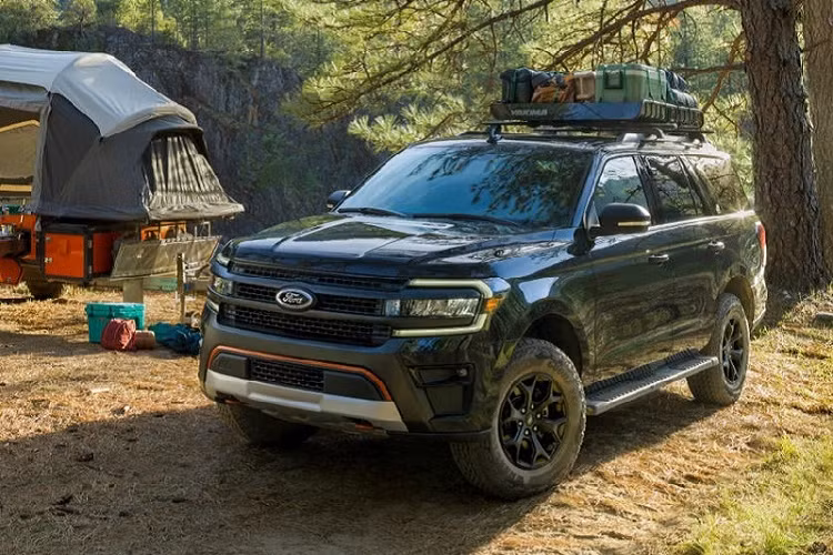 Thiết kế ngoại thất của mẫu xe SUV Ford Expedition Timberline 2022 đi kèm một số điểm nhấn trang trí để phân biệt với các phiên bản còn lại.