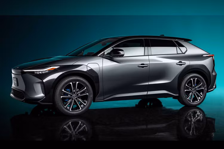 Toyota dự kiến sẽ ra mắt 7 mẫu xe thuộc dòng xe bZ trên toàn thế giới vào năm 2025. Điều này giúp hãng xe Nhật nâng danh mục xe của họ lên con số 15 mẫu xe điện và 70 mẫu xe "xanh" điện khí hóa.