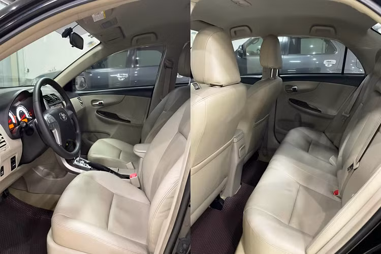 Corolla Altis được trang bị các tính năng an toàn như hệ thống khóa cửa tự động, chống bó cứng phanh ABS, bổ lực phanh điện tử EBD, hỗ trợ lực phanh khẩn cấp (BA), thân xe GOA hấp thụ xung lực khi va chạm, 2 túi khí phía trước. Nội thất xe đi kèm với các trang bị tiện nghi như đề nổ nút bấm, ghế bọc da, ghế lái chỉnh điện, hệ thống điều hòa tự động, hệ thống DVD nghe định dạng MP3/WMA, cổng USB, AUX và SD.