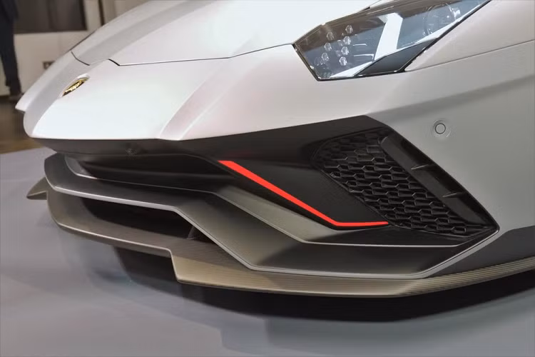 Thông tin ban đầu cho biết, số lượng xe Lamborghini Aventador LP780-4 Ultimae giới hạn dành cho giới siêu giàu ở Hồng Kông cũng đã được đặt mua sạch sẽ nhưng không được tiết lộ cụ thể con số. Chỉ biết rằng, trên toàn thế giới chỉ có 350 chiếc siêu xe Lamborghini Aventador LP780-4 Ultimae Coupe được xuất xưởng.
