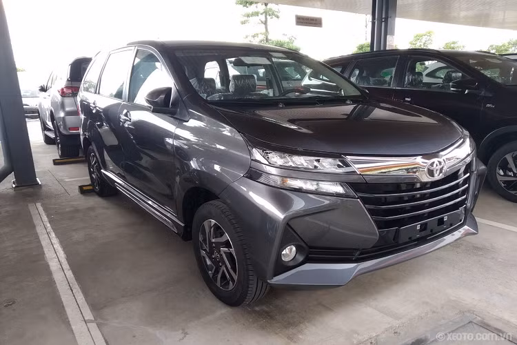 Ngoài ra, xe còn có 6 túi khí, hệ thống phát hiện điểm mù, hệ thống cân bằng điện tử và hệ thống hỗ trợ khởi hành ngang dốc. Dự đoán, sau Indonesia, mẫu MPV này cũng sẽ sớm về Việt Nam để cạnh tranh với Mitsubishi Xpander và Suzuki Ertiga.