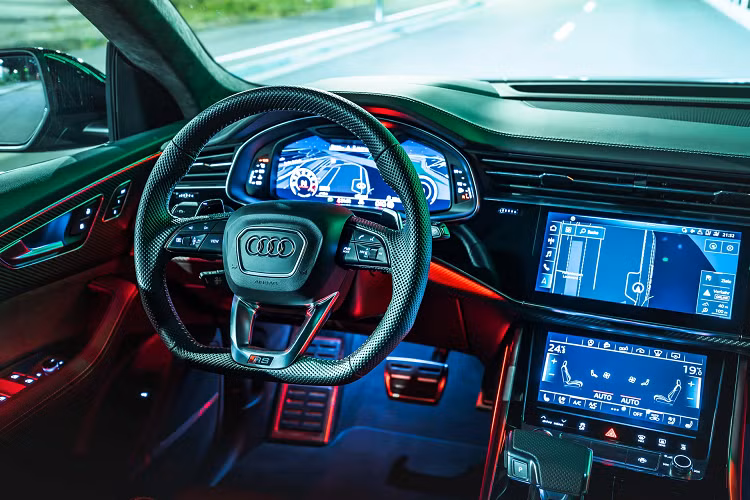 Với những nâng cấp này, chiếc xe sau khi qua tay Manhart Performance có khả năng sản sinh ra công suất 818 mã lực và mô-men xoắn 1.050 Nm. Tên gọi “RQ 800” chính là sự biểu thị cho sức mạnh hơn 800 mã lực của mẫu RS Q8 sau khi qua tay Manhart Performance. Ngoài ra, khách hàng cũng có thể lựa chọn nhiều nâng cấp khác theo yêu cầu như nâng cấp hệ thống phanh, cá nhân hóa khoang nội thất của xe theo yêu cầu.