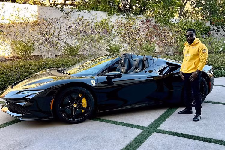 Mới đây, nam diễn viên kiêm danh hài Kevin Hart đã chia sẻ lên trang cá nhân của mình việc mới tậu siêu xe Ferrari SF90 Spider mui trần đã thu hút đông đảo sự quan tâm của cộng đồng mạng. Đây hiện là 1 trong những xe mui trần hot nhất trên thế giới và đang được nhiều đại gia Việt nhắm đến đưa về nước.