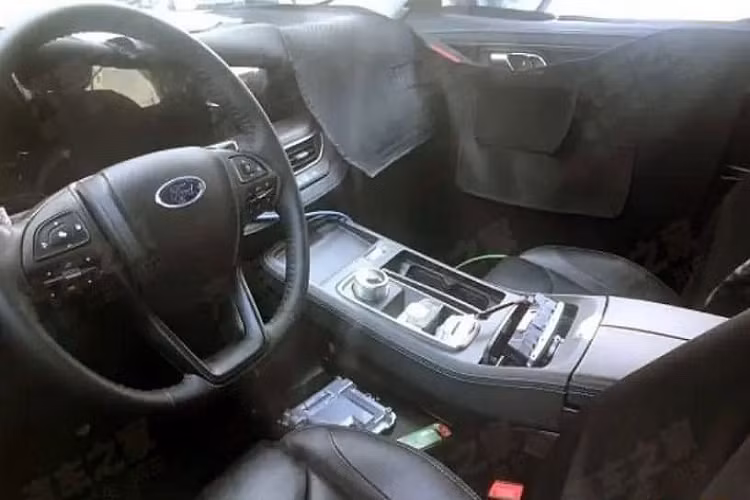 Dự đoán, động cơ diesel V6 kể trên sẽ được dùng cho bản cao cấp của Ford Everest thế hệ mới, tương tự Ranger 2022. Trong khi đó, động cơ diesel 4 xi-lanh, tăng áp kép, dung tích 2.0L và hộp số tự động 10 cấp sẽ được trang bị tiêu chuẩn cho xe. Riêng động cơ diesel 5 xi-lanh, tăng áp, dung tích 3.2L của Ford Everest sẽ bị loại bỏ.
