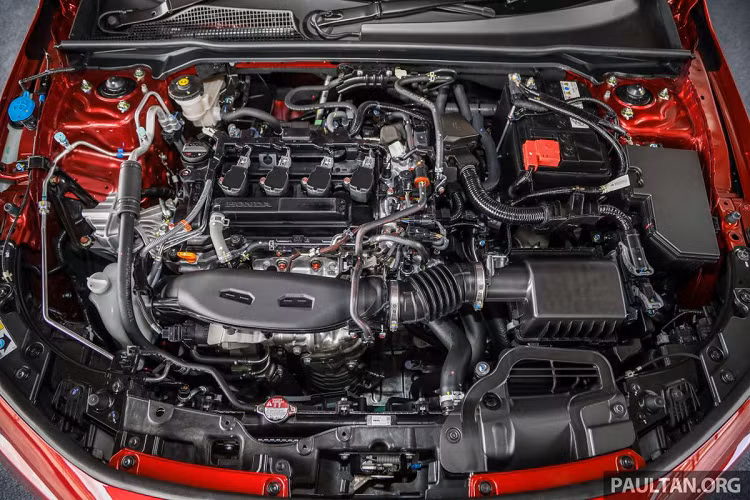 Honda đang hứa hẹn sẽ có một số cải tiến dành cho Civic 2022 với cấu trúc thân xe cứng hơn, tăng khả năng cách âm và khung gầm được làm chắc chắn hơn. Civic mới cũng đi kèm với chế độ Sport mới, được kích hoạt bởi công tắc chuyển đổi trên bảng điều khiển trung tâm mang đến trải nghiệm lái hấp dẫn hơn cho khách hàng
