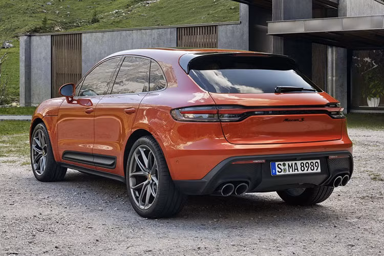 Trên thực tế, Porsche không chỉ “tăng lực” cho Macan GTS mà toàn bộ biến thể của chiếc SUV cỡ nhỏ này đều nhận được những nâng cấp về mặt hiệu suất. Cụ thể, động cơ tăng áp 4 xy-lanh 2.0L tiêu chuẩn giờ đây sản sinh công suất tối đa 261 mã lực và momen xoắn cực đại 400 Nm.