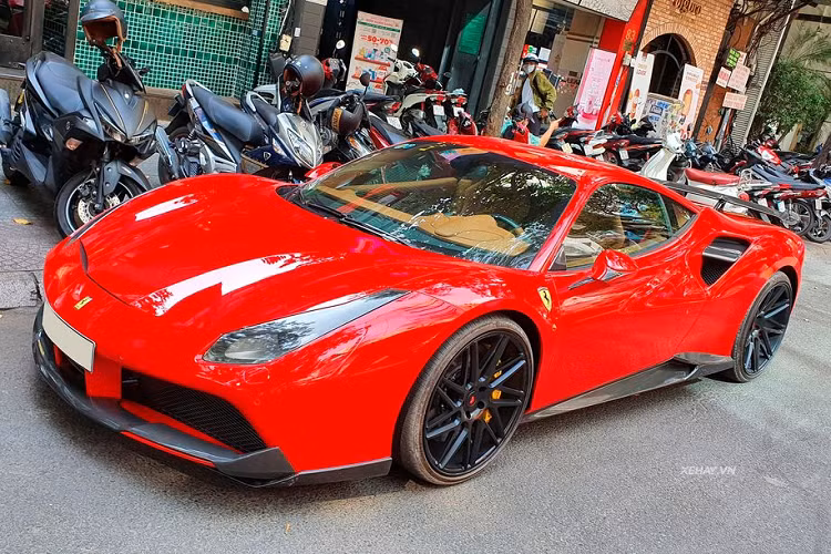 Ferrari 488 GTB do Novitec Rosso do ruc don Tet o Sai Gon