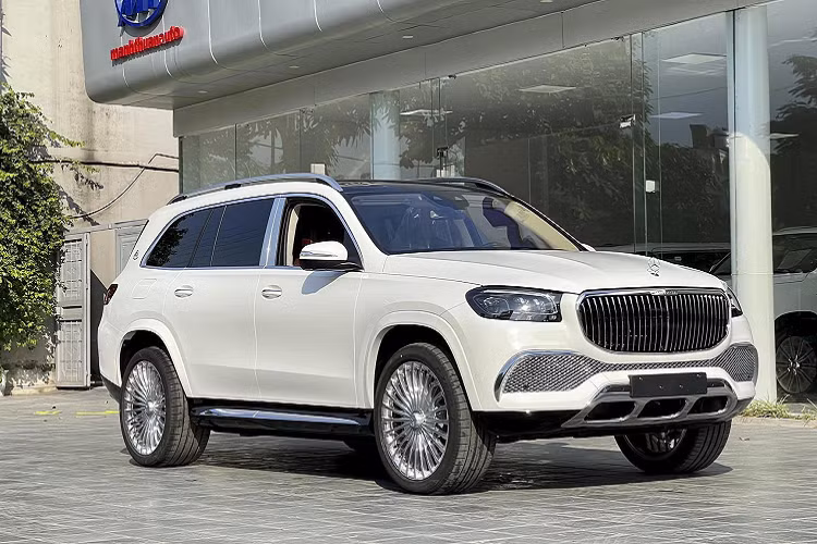 Từ đầu năm đến nay, rất nhiều mẫu SUV hạng sang liên tục được nhập về Việt Nam, đặc biệt là Mercedes-Maybach GLS 600 mới. Là mẫu SUV siêu sang đầu tiên của thương hiệu Maybach, GLS 600 được rất nhiều các đại gia Việt ưa chuộng.