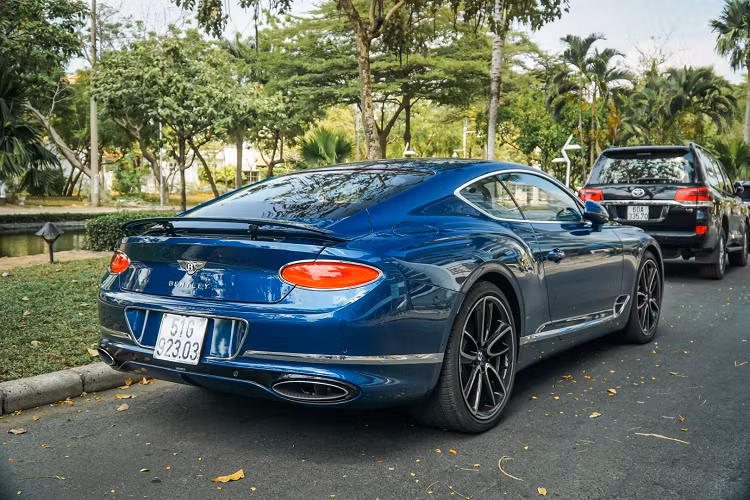 Đây là một cỗ máy tốc độ thật sự nên đòi hỏi người lái phải nhiều kinh nghiệm cầm lái siêu xe, xe sang.