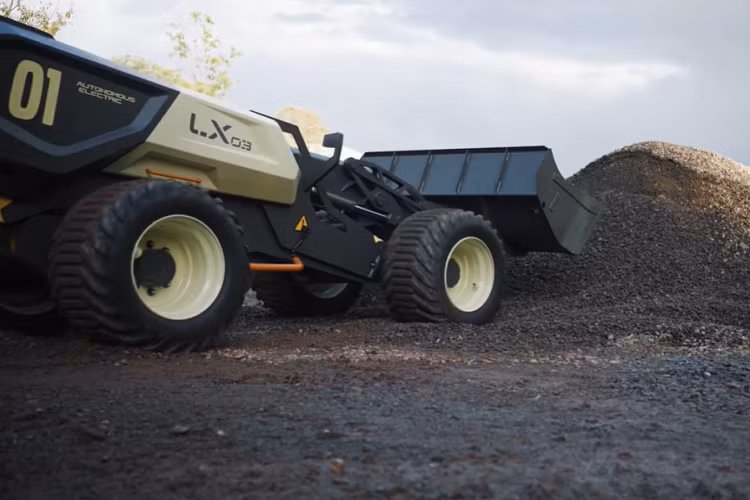 Tính đến nay, Volvo đã có một số phương tiện tự hành được sử dụng cho mục đích thương mại và trong cả lĩnh vực xây dựng. Cỗ máy xúc lật này là sản phẩm mới nhất gia nhập danh sách các sản phẩm concept tự hành và bán tự hành mà công ty hy vọng sẽ triển khai vào các công việc trong tương lai.