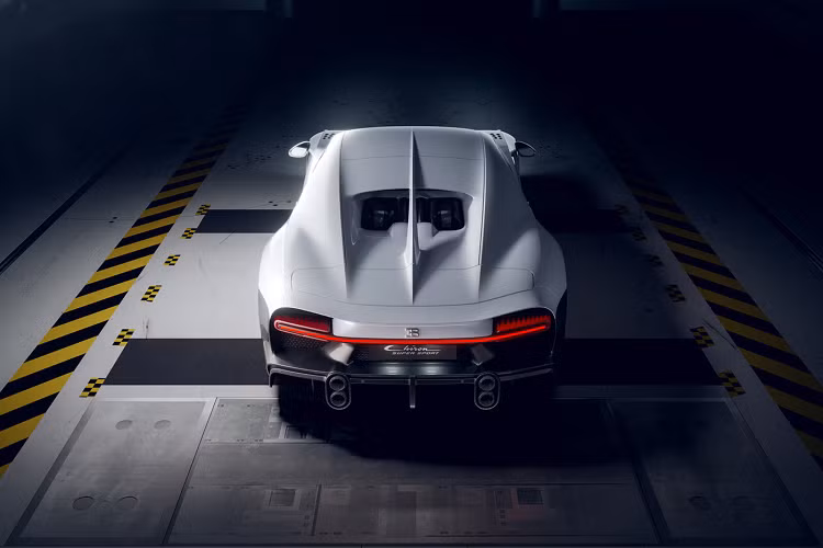Kể từ khi được ra mắt lần đầu tại triển lãm Geneva International Motor Show vào năm 2016, siêu xe Bugatti Chiron đã sớm khẳng định sự thành công của dòng Hypercar hàng đầu này trên toàn cầu. Chỉ trong vòng 18 tháng kể từ khi công bố, 300 chiếc trong số 500 chiếc Chiron giới hạn đã được bán ra. Doanh số bán hàng dành cho dòng xe này vẫn tiếp tục tăng mạnh bất chấp những khó khăn, thách thức toàn cầu như đại dịch COVID-19.