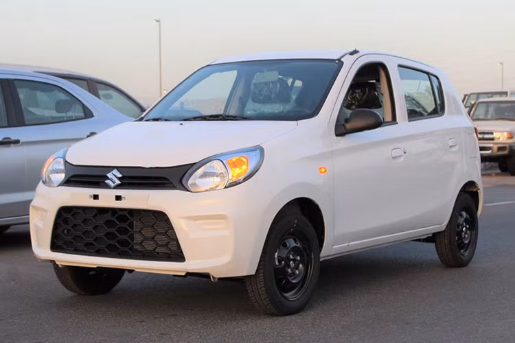 Ngoài Nhật Bản, Alto thế hệ mới do liên doanh Maruti Suzuki phát triển dự kiến cũng sẽ trình làng tại thị trường Ấn Độ trong vài tháng tới. So với xe ở Nhật Bản, Suzuki Alto 2022 dành cho Ấn Độ hứa hẹn sẽ sở hữu kích thước lớn hơn và nội thất rộng rãi hơn. 