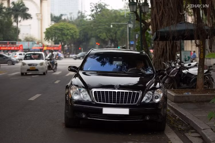 Với 2 dòng sản phẩm chính là Maybach 57 và 62, Maybach trong quá khứ từng được tôn vinh như một cực phẩm thể hiện sự sang trọng, đẳng cấp hàng đầu dành cho các doanh nhân, ca sĩ, diễn viên hạng A hay cả những nguyên thủ hàng đầu thế giới.