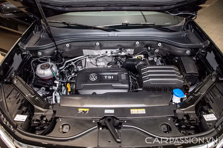 Kích thước tổng thể của Teramont lớn hơn hẳn người đàn anh của Volkswagen là Touareg. Cụ thể, Teramont có chiều dài x rộng x cao lần lượt là 5.097 x 1.990 x 1.777 (mm), so với Touareg thì Teramont dài, rộng và cao hơn. Đặc biệt, Teramont là mẫu SUV 7 chỗ đầu tiên được Volkswagen ứng dụng nền tảng khung gầm mới MQB. Tập đoàn ôtô Đức đã từng tiêu tốn hơn 8 tỷ USD để nghiên cứu và chế tạo ra nó.