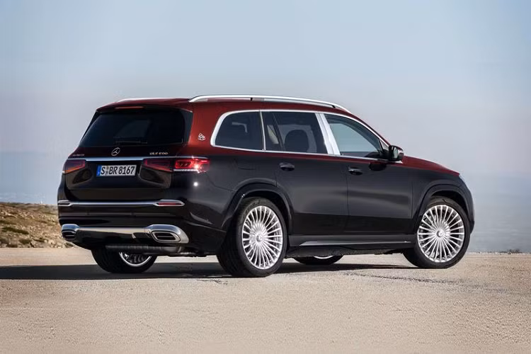 SUV sang trọng có thể tăng tốc từ 0 - 100 km/h trong 5 giây. Tại Việt Nam, các phiên bản thấp hơn của GLS (GLS 450 và GLS 580) có giá bán từ 5 - 10 tỷ đồng tùy trang bị và hình thức nhập khẩu. Giá xe Mercedes-Maybach GLS 600 vừa về nước chưa được công bố, trước đó đã có một vài showroom khác ước tính giá xe ở khoảng 17 - 18,5 tỷ đồng.