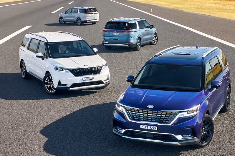  3. Kia Sedona / Kia Carnival (6.153 chiếc) Không chỉ đứng đầu phân khúc MPV tại quê nhà, Kia Sedona còn có thứ hạng rất cao trong danh sách top 10 xe bán chạy nhất tháng với doanh số 6.153 xe.