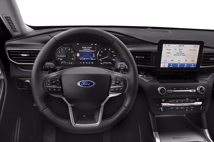 Sự tiện nghi trên Ford Explorer 2022 rất được chú trọng khi có thêm kính cách âm phía trước, cách âm khoang lái với động cơ tốt hơn, bộ sạc không dây, cửa sổ trời toàn cảnh và điều hòa tự động 3 vùng.