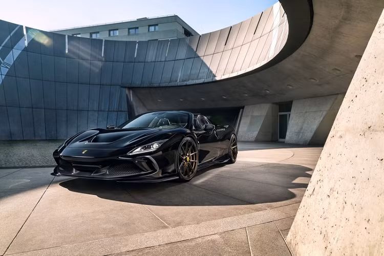 Những người muốn Ferrari F8 Spider mui trần trông nổi bật hơn nữa có thể đặt hàng Novitec cánh gió sau lớn hơn hoặc làm bằng sợi carbon, tay nắm cửa, ốp gương ngoại thất và nắp động cơ cũng có thể được hoàn thiện trong sợi carbon siêu nhẹ.