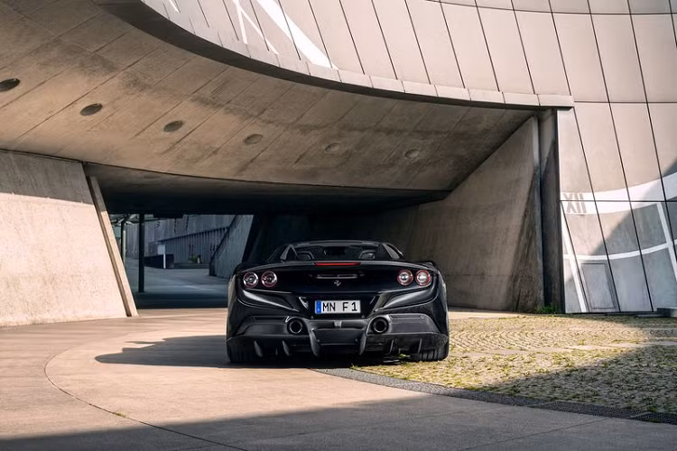 Đối với nội thất, Novitec cung cấp cho Ferrari F8 Spider bodykit carbon một số tùy chọn bọc da / Alcantara cho ghế ngồi, hoàn thiện trong các màu sắc khác nhau, tùy theo ý muốn của chủ sở hữu.