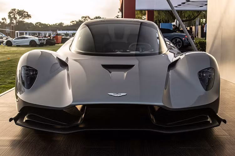 Sẽ có tổng cộng khoảng 5 chiếc Aston Martin Valhalla được phân phối tại thị trường Đông Nam Á, cụ thể là Malaysia nhưng 2 chiếc trong đó đã có chủ từ trước. Giá xe Aston Martin Valhalla từ 3,5 triệu RM (tương đương khoảng 19,9 tỷ đồng)