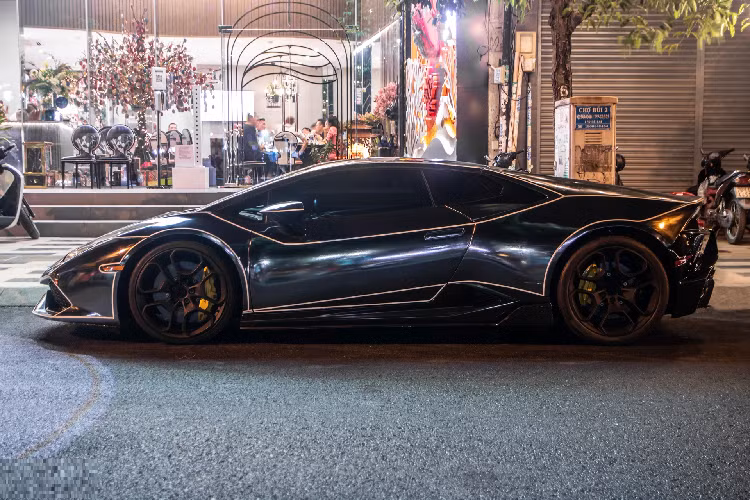 Huracan là dòng xe mang thương hiệu Lamborghini được ưa chuộng thứ hai sau Aventador với số lượng khoảng 16 chiếc tại Việt Nam, bao gồm cả nhập khẩu chính hãng và không chính hãng, cùng nhiều phiên bản như LP 610-4, LP 580-2, EVO và mới đây nhất là STO.