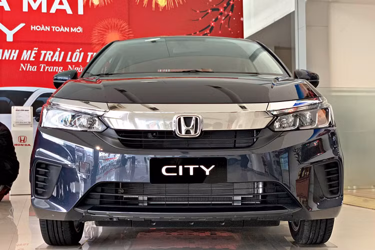 Trên thực tế, khách hàng mua Honda City 2021 tại Việt Nam đa số sử dụng phục vụ cho gia đình, mua xe lần đầu. Honda City 2021 đều sử dụng động cơ 1.5L DOHC i-VTEC 4 xi lanh thẳng hàng, cho công suất cực đại 119 mã lực 6.600 vòng/phút và mô-men xoắn cực đại 145Nm từ 4.300 vòng/phút. Sử dụng kết hợp với hộp số tự động vô cấp (CVT).