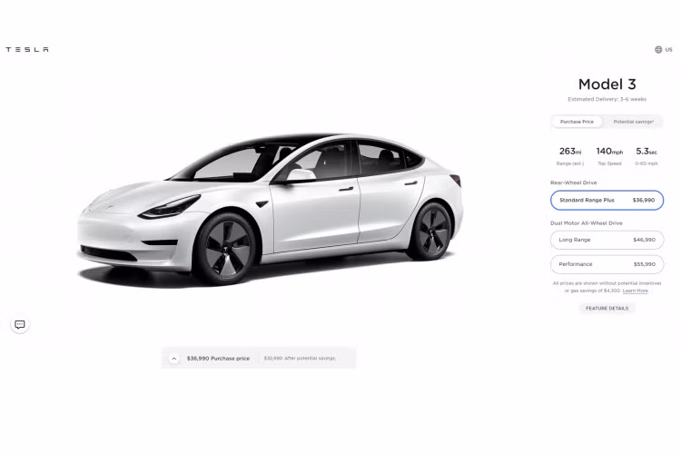 Model 3 được trang bị hệ thống tự lái Autopilot cho phép xe tự điều khiển, tăng tốc và phanh tự động trong làn đường của nó. Ngoài ra, xe còn có tính năng tự đỗ xe vuông góc và song song (Auto Park), tự lấy xe ra khỏi garage (Summon) va tự thay đổi làn đường (Auto Lane Change).