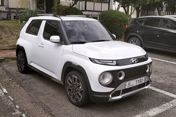Vào hôm 14/9/2021 vừa qua, hãng Hyundai đã bắt đầu nhận cọc của khách hàng muốn mua mẫu SUV hạng A này thông qua hình thức trực tuyến. Ngay trong ngày đầu tiên mở cọc, đã có 18.940 khách hàng Hàn Quốc đặt mua Hyundai Casper 2022. Trong số những người đặt mua mẫu SUV hạng A này, có cả Tổng thống Hàn Quốc Moon Jae-in.