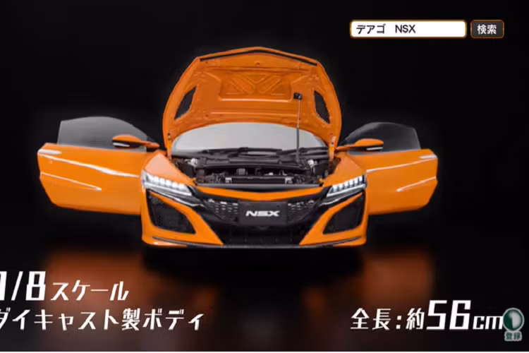 Những đèn này được điều khiển bằng một chiếc điều khiển từ xa nhỏ bé có hình dạng giống như cụm điều khiển trung tâm của NSX và được kết nối với chân phanh lẫn chân ga.