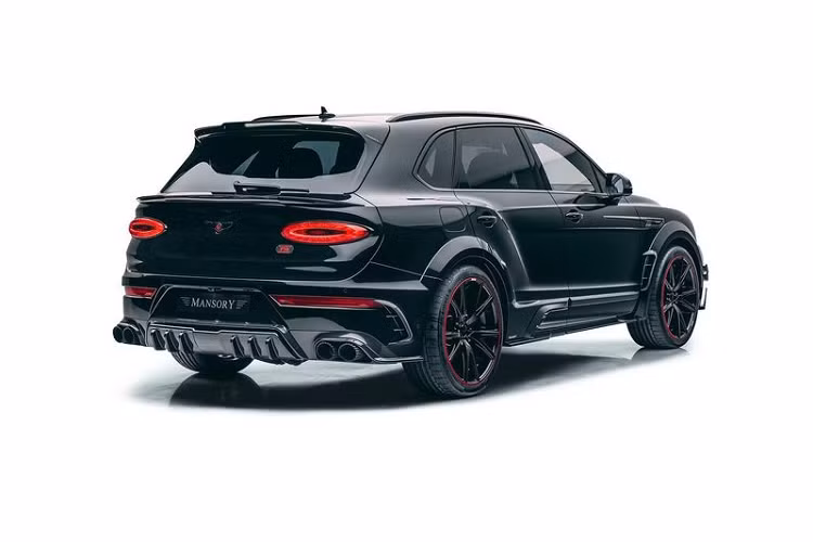 Sức mạnh mới giúp Bentayga 2021 của Mansory dễ dàng tăng tốc từ 0 - 100 km/h trong 3,7 giây (cải thiện 0,8 giây) trước khi cán tốc độ tối đa 317 km/h (nguyên bản là 290 km/h).
