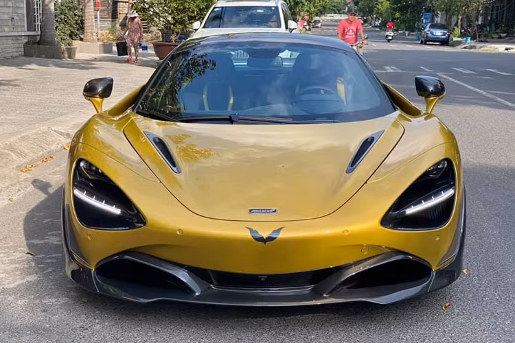 Siêu xe mui trần McLaren 720S Spider vẫn được được trang bị khối động cơ xăng V8, dung tích 4.0 lít, tăng áp kép, cho công suất tối đa 700 mã lực và mô-men xoắn cực đại 769 Nm tương tự như phiên bản Coupe là McLaren 720S.