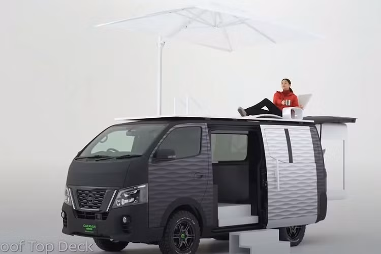 Các tính năng thú vị khác của Office Pod bao gồm hộp đựng găng tay với đèn kháng khuẩn UV, có lẽ để diệt vi trùng từ điện thoại hoặc máy tính bảng, máy biến tần DC/AC cho máy pha cà phê và thảm trải sàn có đèn nền cho đẹp mắt. Các bóng đèn điện cho phép bạn hoàn toàn tách biệt không gian làm việc với thế giới bên ngoài khi ở bên trong, hoặc giúp bạn tận hưởng phong cảnh khi làm việc.