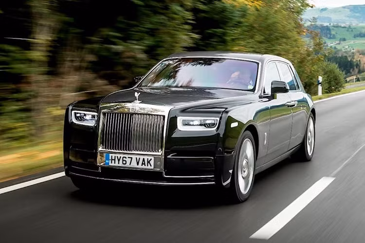 Gan 450 xe sieu sang Rolls-Royce Phantom dinh loi phan mem