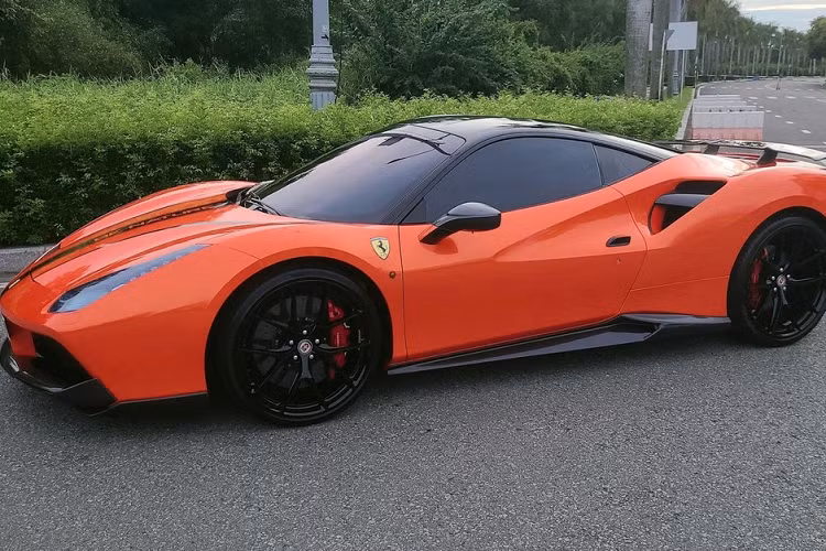 Dai gia Sai Gon dau long vi Ferrari 488 GT “trum men