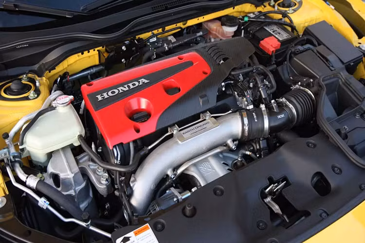 Là mẫu xe hatchback 5 cửa, Honda Civic Type R vẫn đảm bảo tính thực dụng hàng ngày. Bên cạnh đảm bảo an toàn với gói trang bị an toàn Honda Sensing.