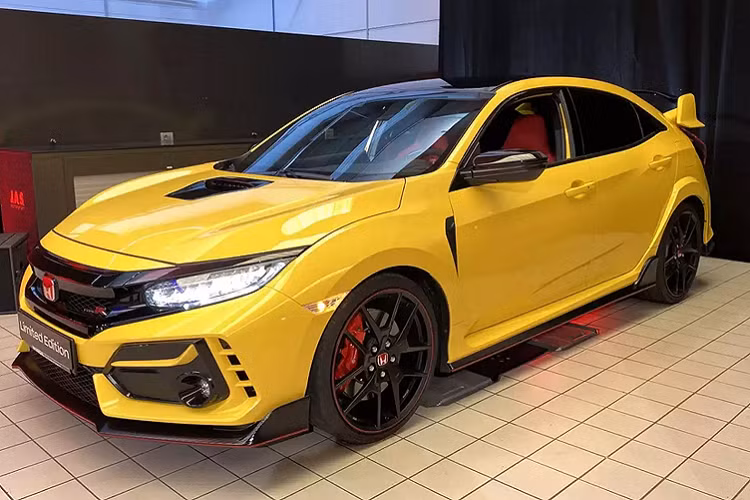 Theo dự đoán, mức giá sau thuế của Honda Civic Type R sẽ không dưới 3 tỷ đồng. Chính vì thế mẫu xe thể thao này chỉ dành cho những dân chơi yêu thích dòng xe thể thao Nhật Bản. 